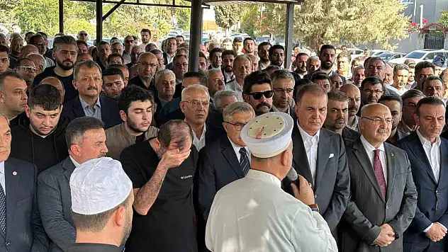 Ömer Çelik dayısını son yolculuğuna uğurladı