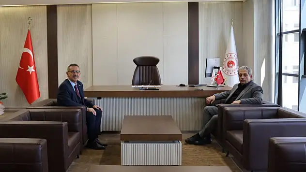 AK Partili Özsoy'dan Kayseri'ye yeni atanan o müdüre ziyaret!