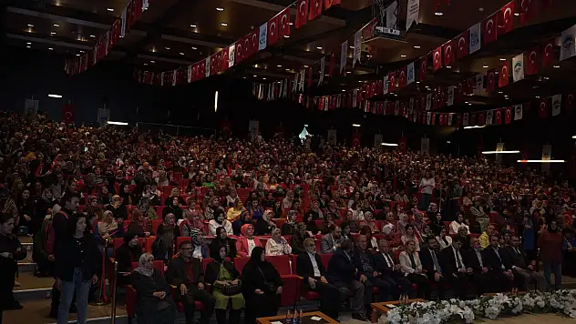 Akar'dan Anneler Günü mesajı