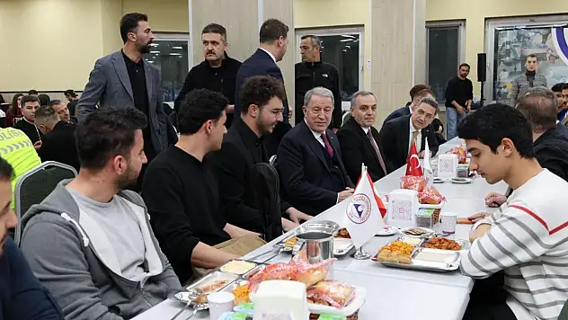 Akar, ERÜ öğrencileri ile iftarda buluştu