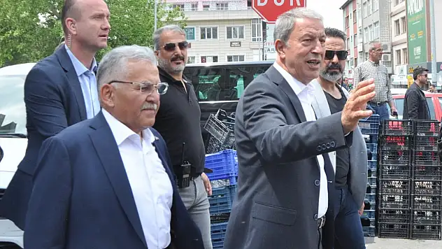 Akar, yeniden sahada