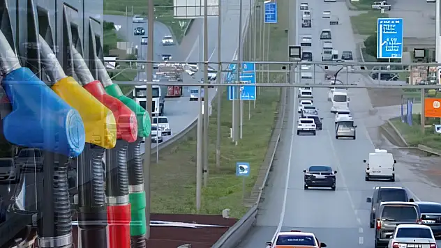 Akaryakıt fiyatlarına dev zam: Bu gece yarısı pompaya yansıyacak! Benzin, motorin (mazot) ve LPG fiyatları ne oldu?