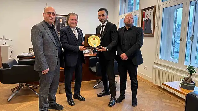 AKİB yönetimi Amsterdam Başkonsolosu ile bir araya geldi