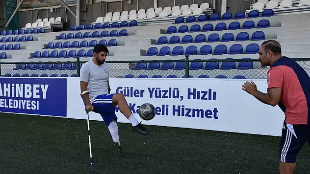 Bacağını kaybetti, futbolla yeniden hayata tutundu
