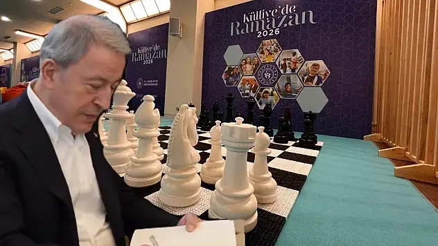 Akkışla'dan Külliye'ye – Hulusi Akar okurlarla imza gününde buluştu!