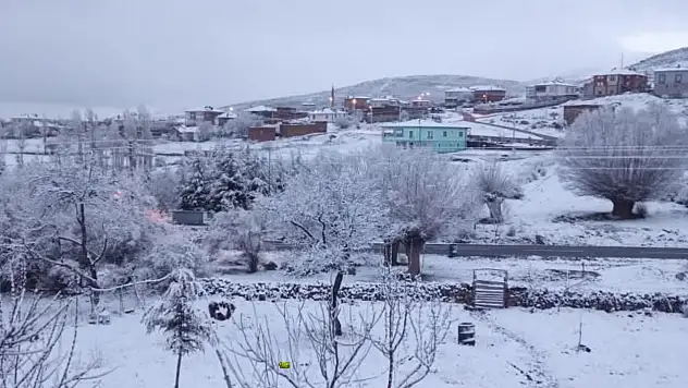 Akkışla ve Tomarza'da kar yağdı
