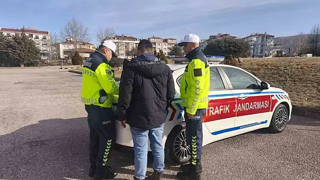 Akrobatik hareketler yapan motosiklet sürücüsüne ceza yağdı