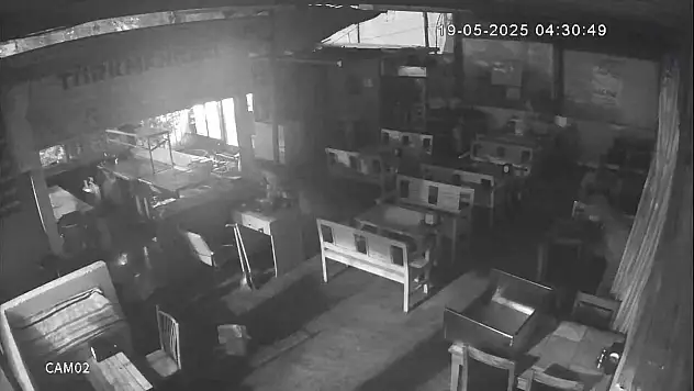 Akşam tost yedi - gece soydu!