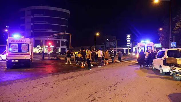 Alkollü otomobil sürücüsü motosiklete çarptı!