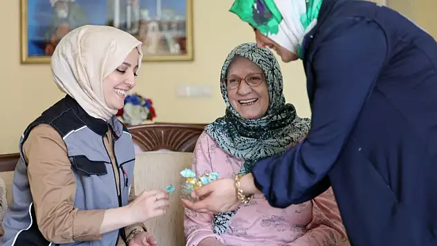 ''Alo Evlat'' uygulaması yaşlı vatandaşların yüzünü güldürdü!