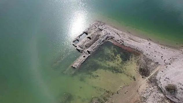 Altınapa Barajı'nda su seviyesi yükseldi, tarihi hanın bir kısmı yeniden sular altında kaldı