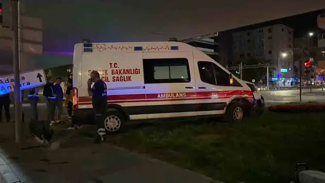 Kayseri'de ambulans ile otomobil çarpıştı: 6 yaralı