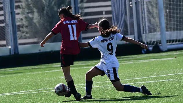 Anadolu Yıldızları, Kayseri Gençlerbirliği'ni 3-1 mağlup etti