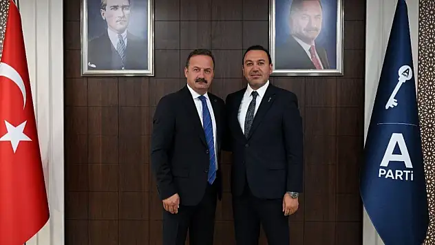 Anahtar Parti'de 1. yıl coşkusu: Şöhretsiz kahramanlarla Türkiye'nin anahtarını biz tutuyoruz!