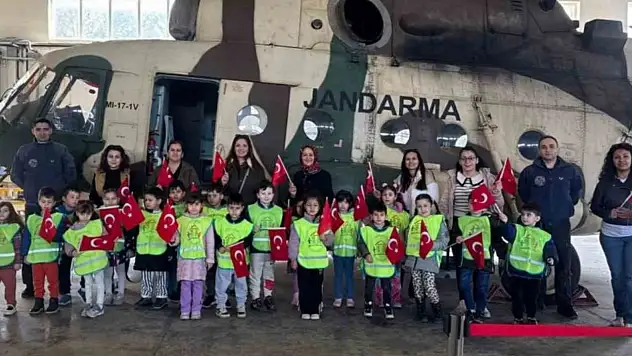 Anaokulu öğrencileri, jandarma filosunda milli teknolojiyle tanıştı