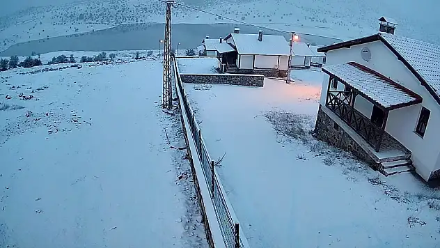 Nisan'da kar yağdı, ortaya kartpostallık görüntüler çıktı