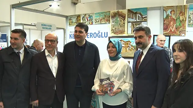 Ankara Kitap Fuarı'nda askıda kitap uygulaması dikkat çekiyor