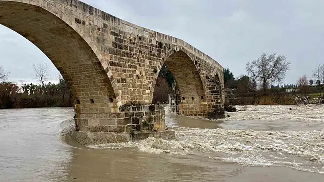 Antalya'da sağanak taşkına neden oldu!