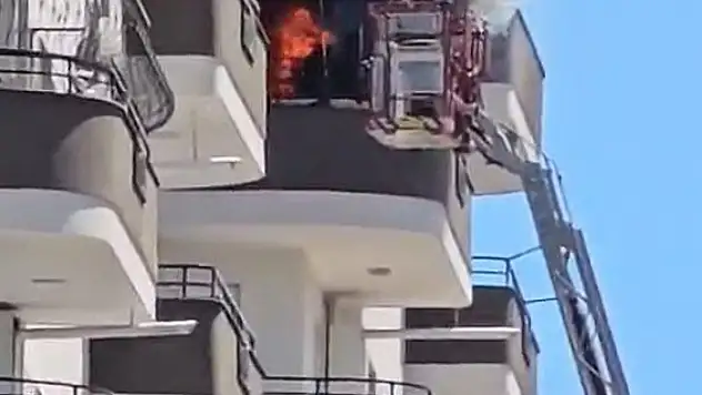 12 katlı sitenin çatı katında yangın çıktı