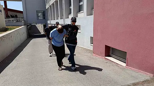 Adana'da biri kadın 2 şüpheli uyuşturucudan tutuklandı