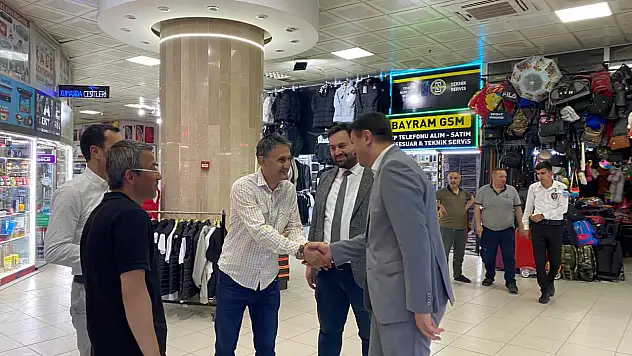 Arıkan, esnafla kucaklaştı