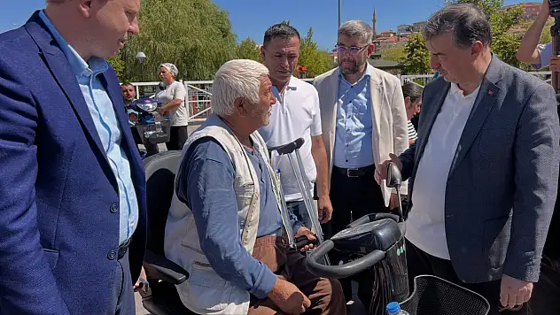 Artık hayat onlar için daha kolay: Kayseri'de 15 akülü araç ihtiyaç sahiplerine teslim edildi