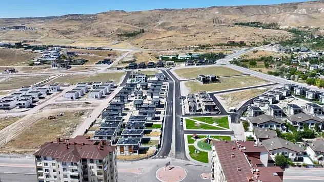 Asfalt üretimi yapan Kayserili belediye o mahalleye 3 bin ton asfalt serimi yaptı!