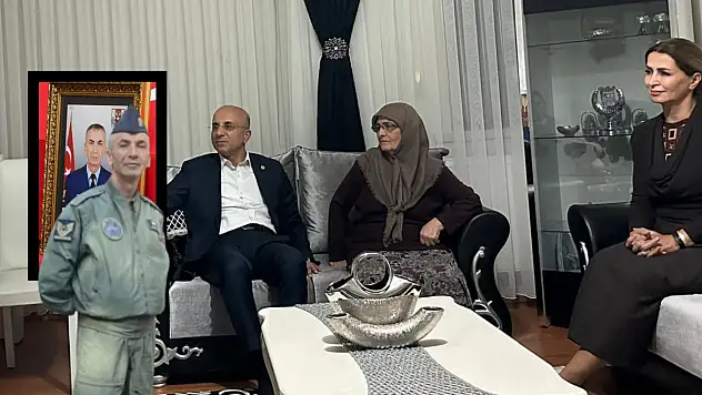 Aşkın Genç ve Zahide Genç'ten şehit ailesine moral ve sevgi dolu ziyaret