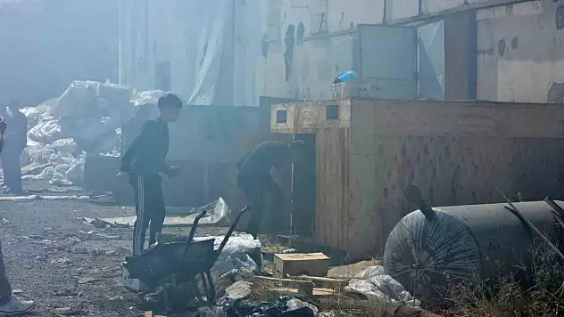 Kayseri'de atık madde yangınında güvercinleri korudular