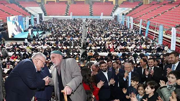 Atom karınca ramazanda da sahada - Büyükkılıç iki ayrı iftar programına katıldı