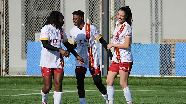 Auran Kayseri Kadın Futbol Kulübünün başarılı golcüsü çifte sevinç yaşıyor!