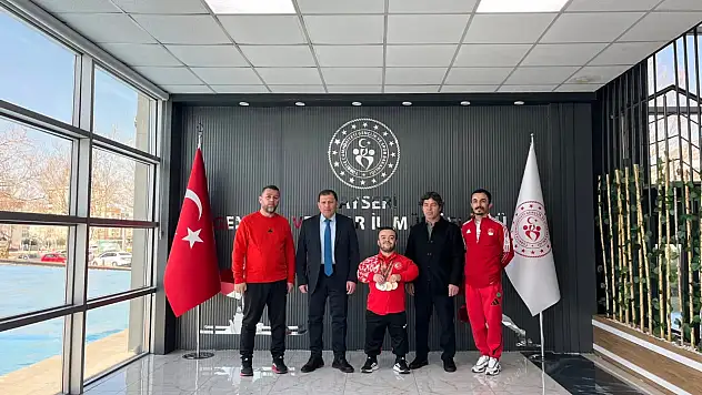 Avrupa ikincisi milli halterci Çağdaş Kaya, törenle karşılandı