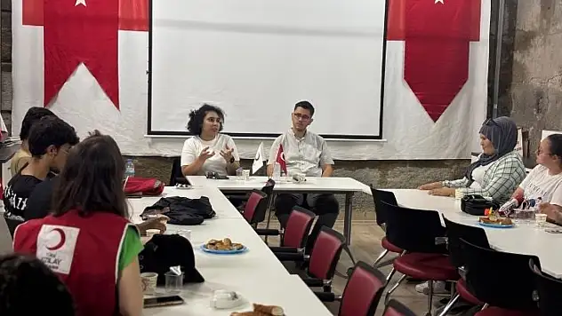 Avukatlar ve mühendisler gençlerle buluştu: Kayseri'de ilham veren oturumlar