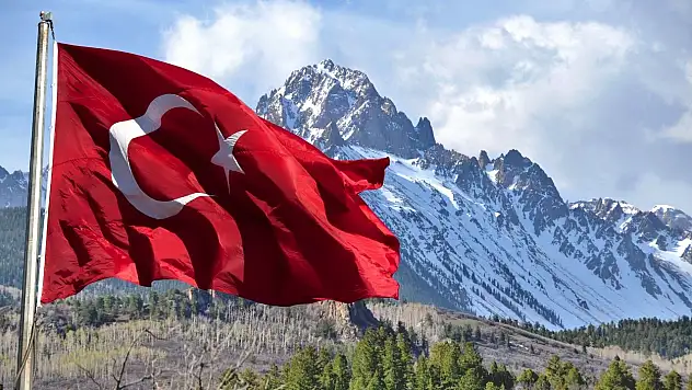 Ay-Yıldız bu kez zirvede dalgalanacak: Dikkat çeken anma!