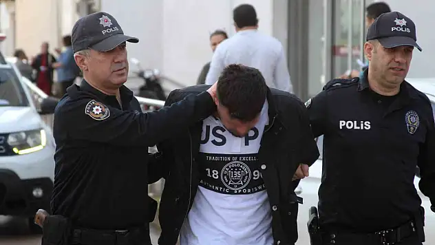 Ayağıyla araç sürdü: Ehliyetine al kondu, ev hapsi cezası aldı
