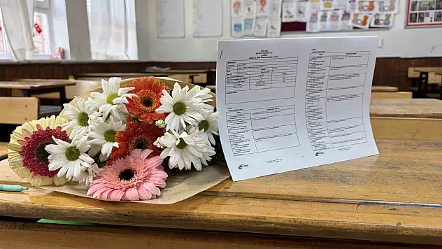 Babaları tarafından öldürülen Ada ve Mert'in karneleri sıralarına bırakıldı