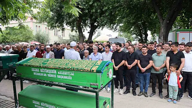 Babasının öldürdüğü genç son yolculuğuna uğurlandı
