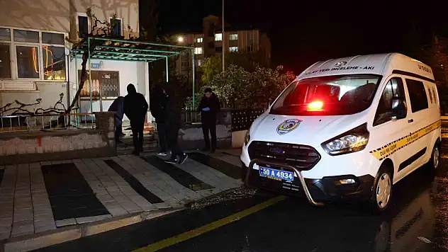 Tartıştığı babasını bıçaklayıp kaçtı!