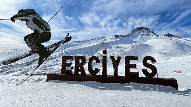Bahar geldi, Erciyes'te kayak bitmedi: Pistlerde kar hâlâ üst seviyede