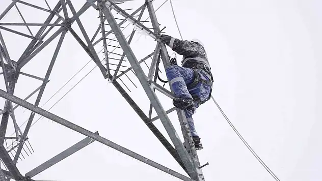 Enerji arzı için zamanla yarış: binlerce personel sahada