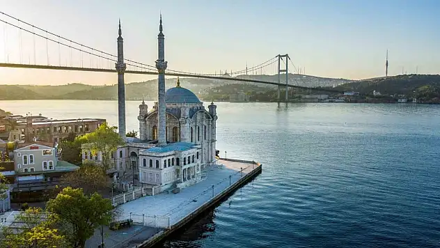 Bakan Ersoy: Herkesin denizden ve tatilden yararlanabilmesi için imkanlarımızı artırıyoruz