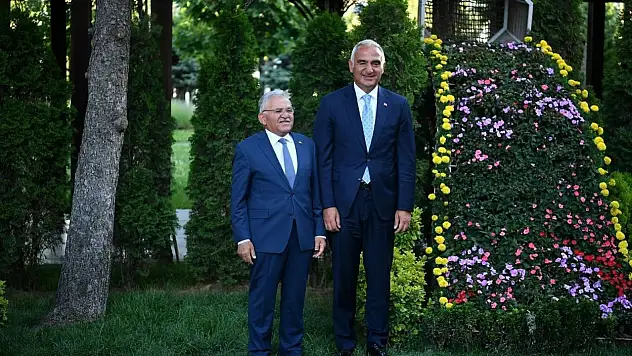 Bakan Ersoy, Büyükkılıç ve Kayseri'ye övgüler yağdırdı!