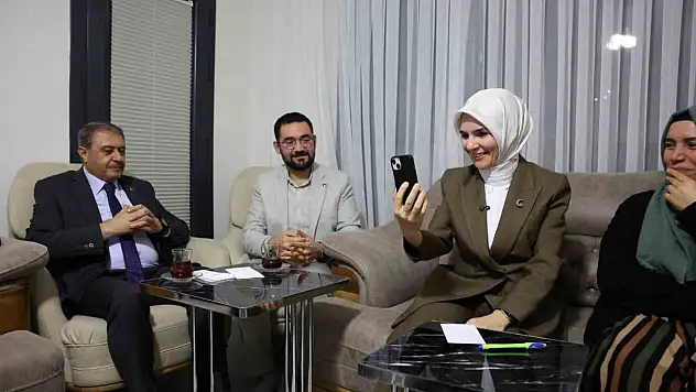 Bakan Göktaş, yeni yuvalarına kavuşan ailenin iftar sofrasına misafir oldu!