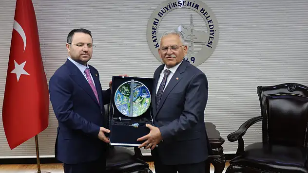 Bakan Gürlek Başkan Büyükkılıç'ı ziyaret etti - Kayseri'ye övgü dolu sözler!