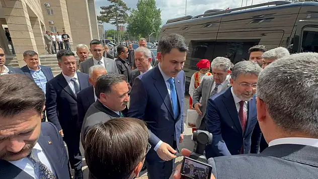 Bakan Kurum ve Yumaklı Kayseri Valisi Gökmen Çiçek'i ziyaret etti