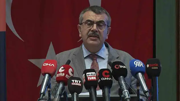 Bakan Tekin 'İnsan Değer ve Teknoloji' eğitim zirvesinde açıklamalarda bulundu