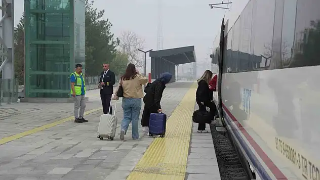Çerkezköy-Edirne arası ilk yolculu hızlı tren Edirne'den yola çıktı