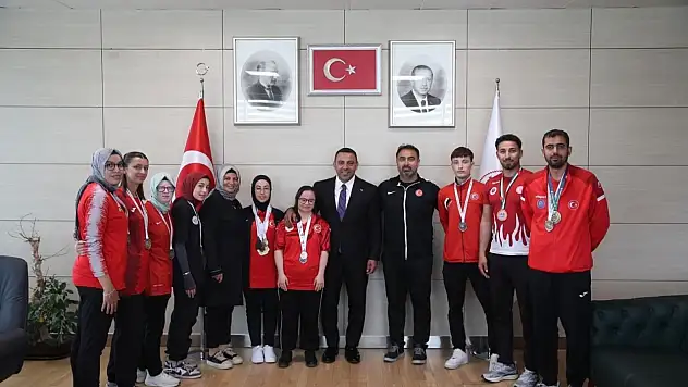 Bakan Yardımcısı Yerlikaya Kayserili şampiyonları tebrik etti
