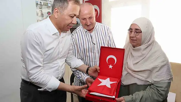 Bakan Yerlikaya'dan şehit Doğan'ın baba ocağına ziyaret