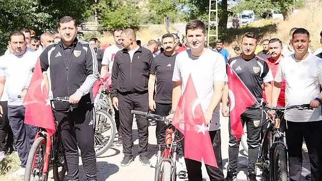 Baki Ersoy, Koramaz Vadisi'ndeki yürüyüş programına katıldı